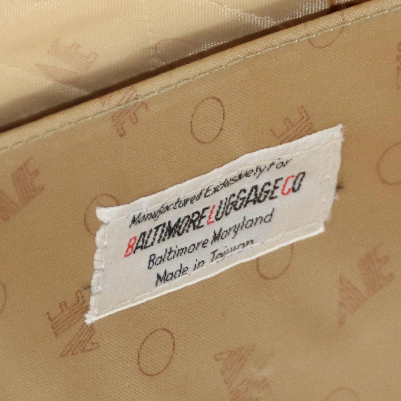 Amelia Earhart British Tweed Luxury Series 29" Suitcase Baltimore Luggage 1980