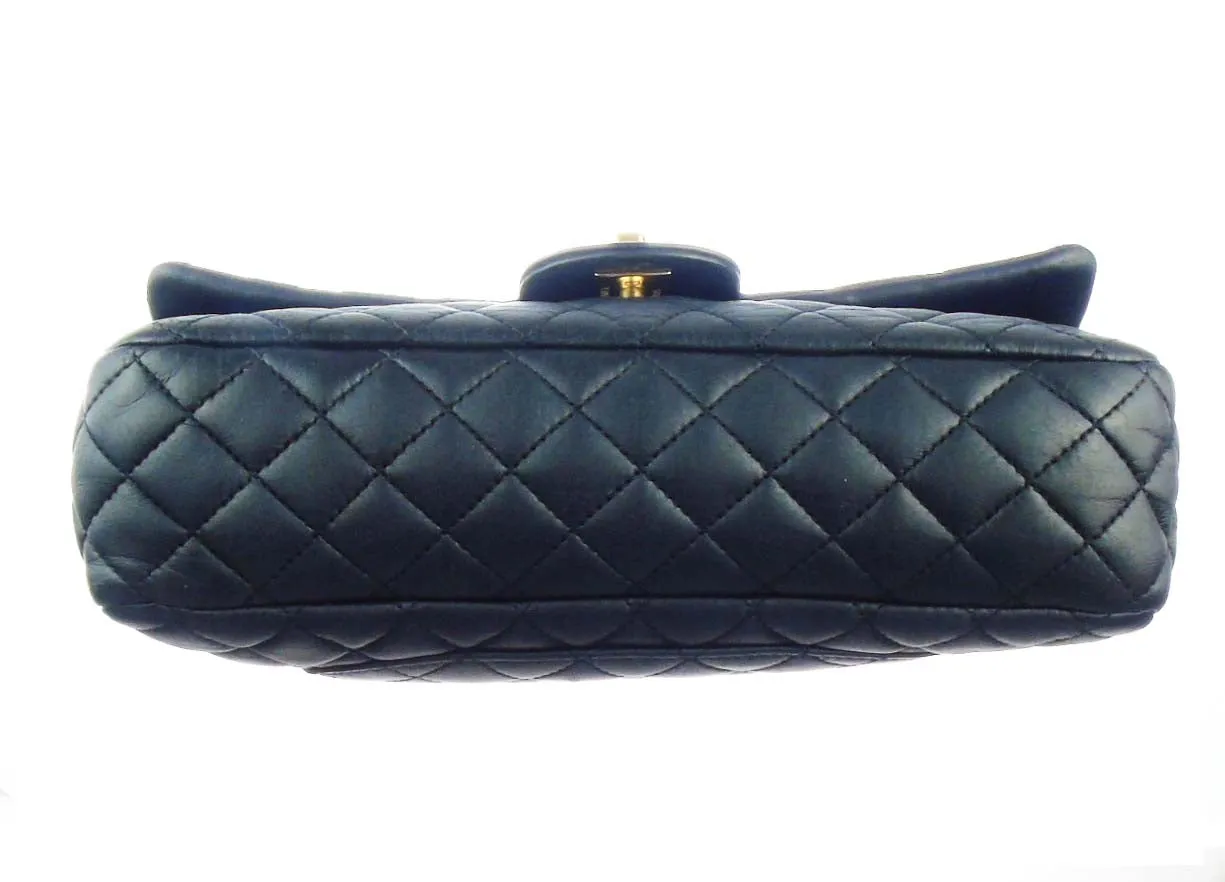 CHANEL classic black flap bag 'valentine charms'