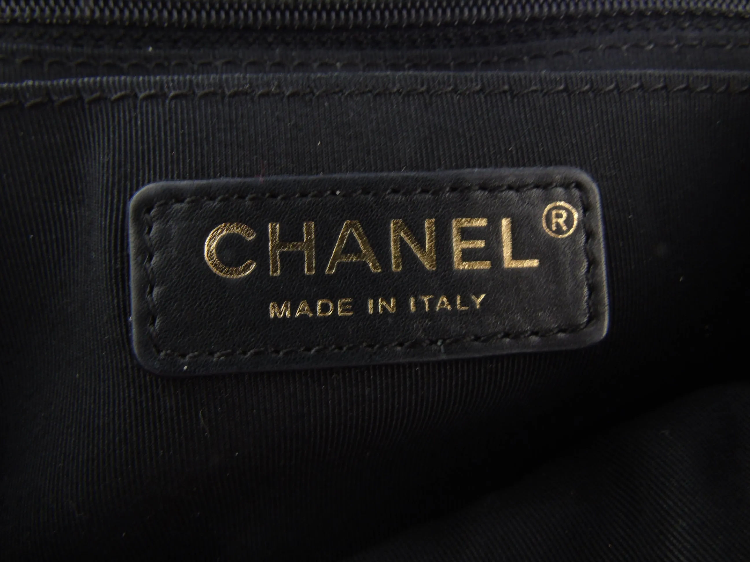 CHANEL classic black flap bag 'valentine charms'