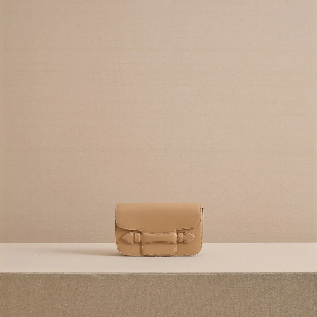 Romy Clutch in Natural