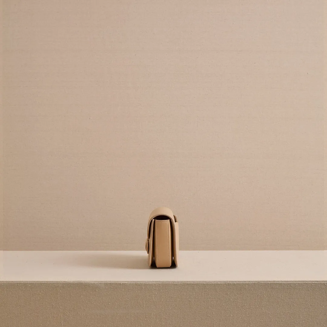 Romy Clutch in Natural