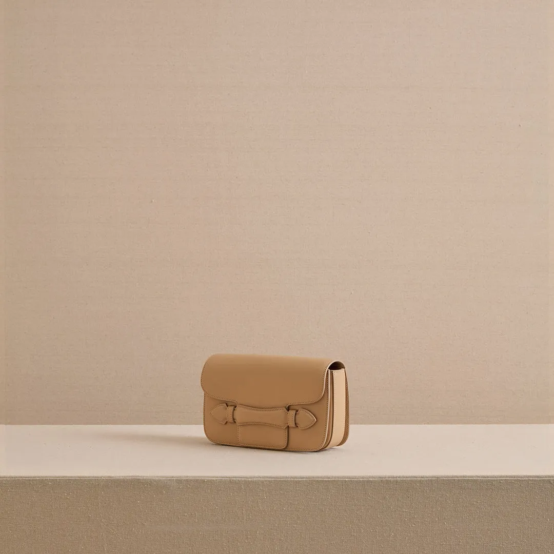 Romy Clutch in Natural