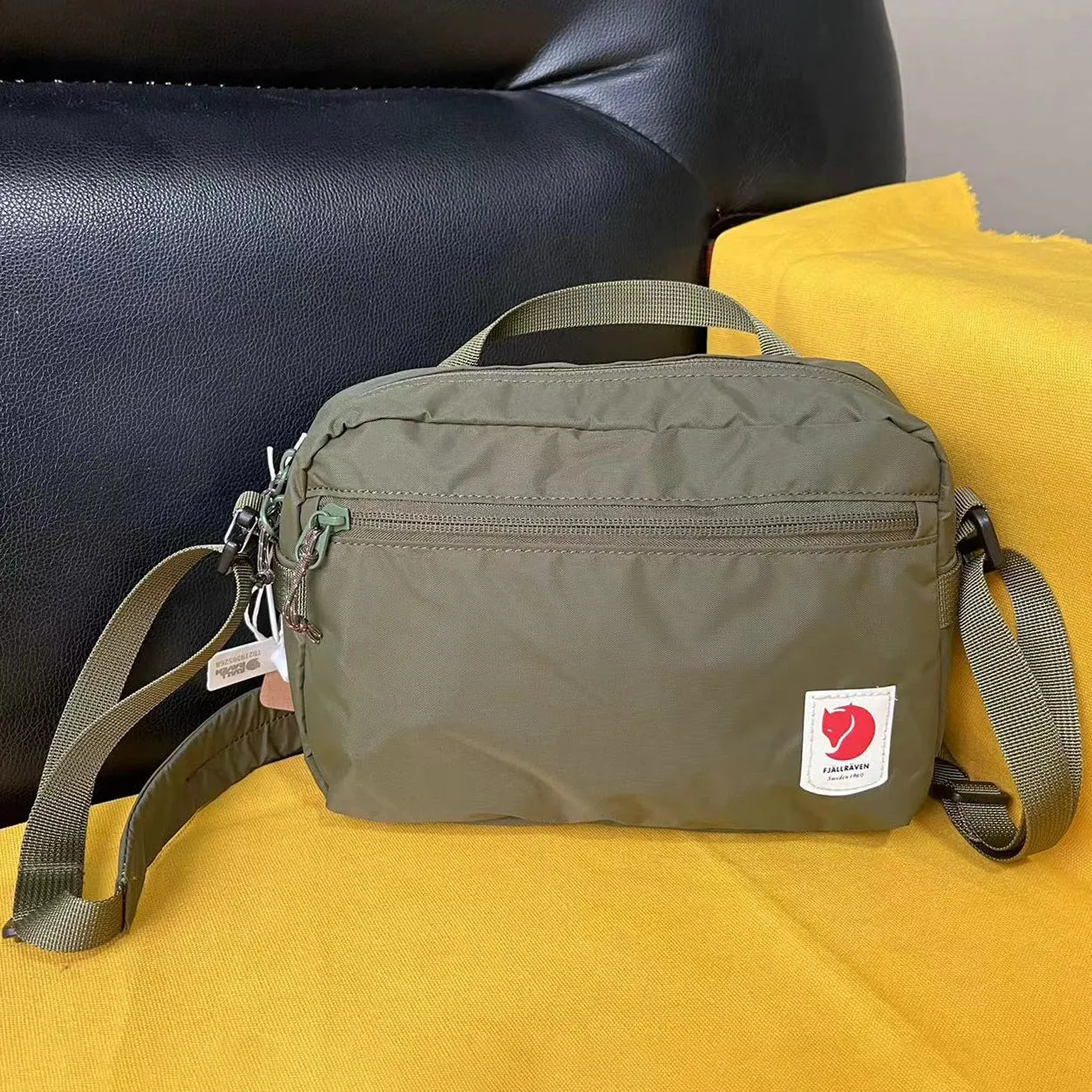 Wholesale Leisure travel bag outdoor portable shoulder waterproof cycling sports fitness portable messenger bag