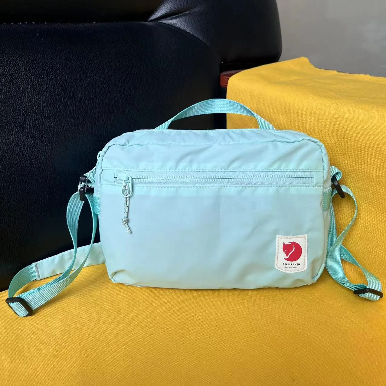 Wholesale Leisure travel bag outdoor portable shoulder waterproof cycling sports fitness portable messenger bag
