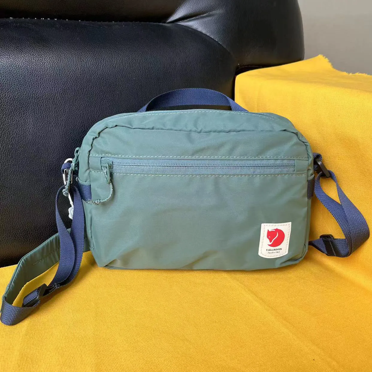 Wholesale Leisure travel bag outdoor portable shoulder waterproof cycling sports fitness portable messenger bag