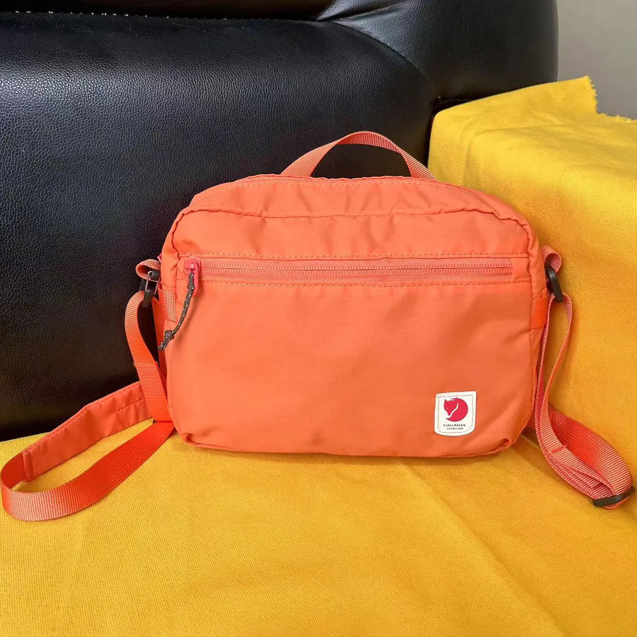 Wholesale Leisure travel bag outdoor portable shoulder waterproof cycling sports fitness portable messenger bag